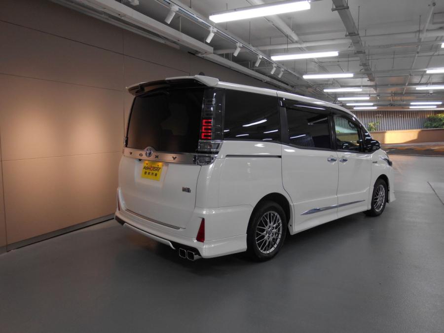 Voxy 1.8 Hybrid ZS 煌II Modellista - Image 2